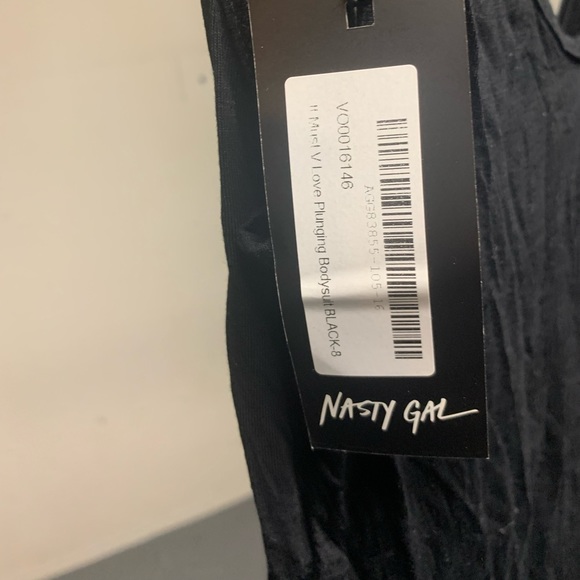 Nasty Gal It Must V Love plunging bodysuit NWT black sleeveless bodysuit size 4 - Picture 3 of 7